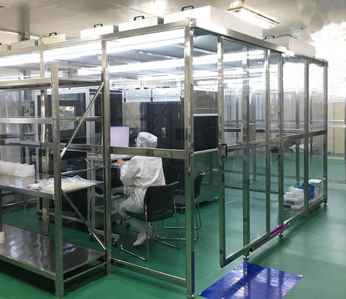 百級潔凈棚配置由FFU、初效過濾器、高效過濾器過濾，再加風(fēng)淋室、傳遞窗等凈化設(shè)備才能達(dá)到效果。